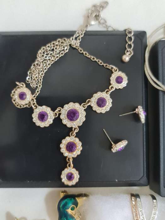 Mixed Vintage Jewelry. Brooches, rings, earrings, necklaces.