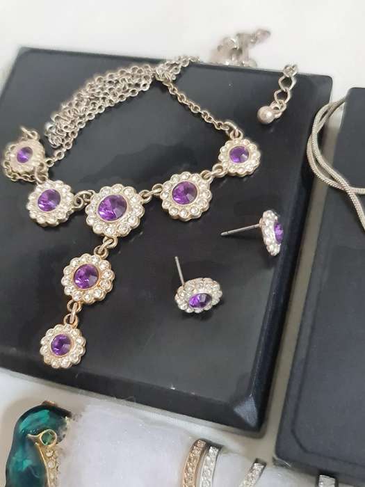 Mixed Vintage Jewelry. Brooches, rings, earrings, necklaces.