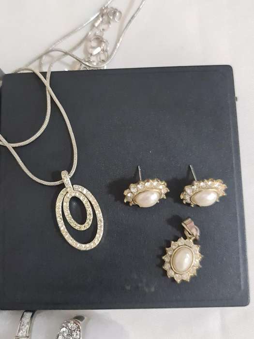 Mixed Vintage Jewelry. Brooches, rings, earrings, necklaces.