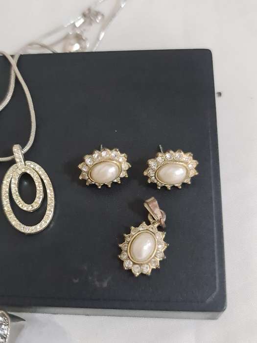 Mixed Vintage Jewelry. Brooches, rings, earrings, necklaces.