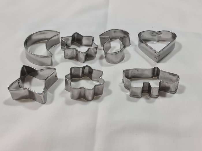 X6 Vintage sandwich/cookie cutters