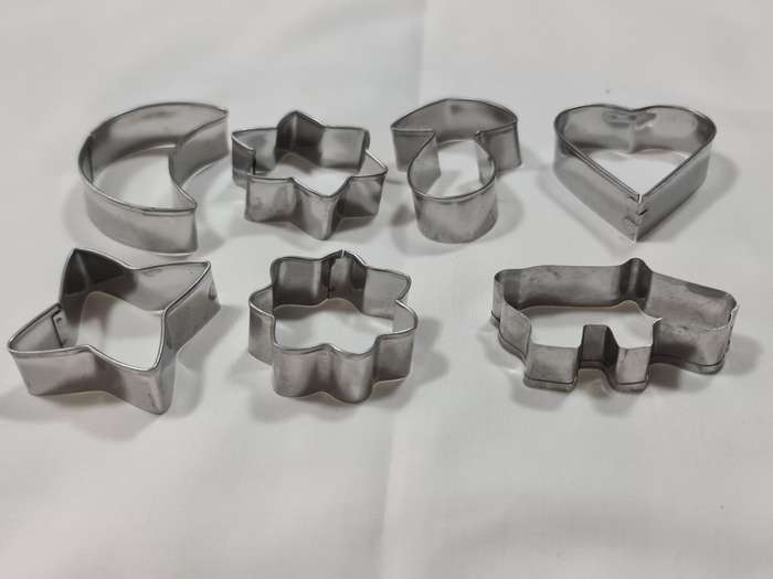X6 Vintage sandwich/cookie cutters