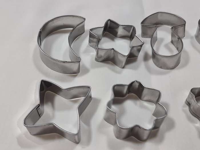 X6 Vintage sandwich/cookie cutters