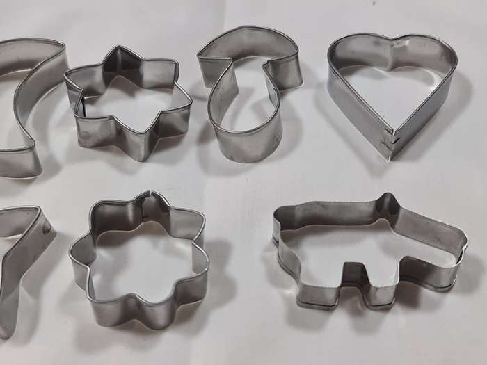 X6 Vintage sandwich/cookie cutters