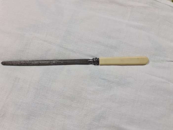 Vintage knife sharpner