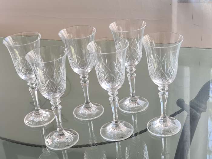 x6 Summerset Crystal wine glasses.
