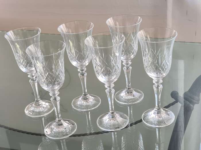 x6 Summerset Crystal wine glasses.
