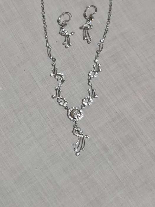 Silver Tone necklace with earrings