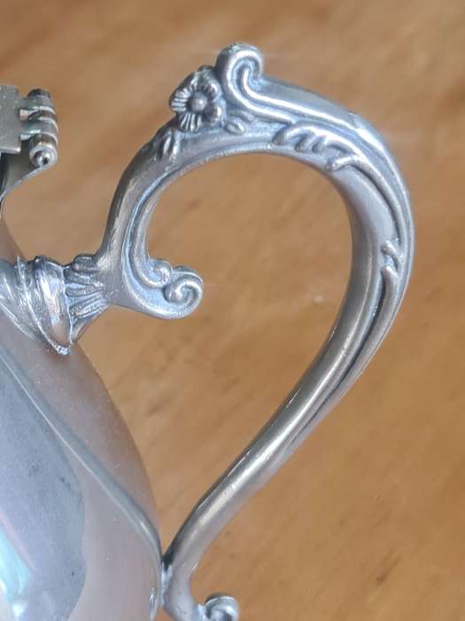 Six Cup Silver Plated teapot.