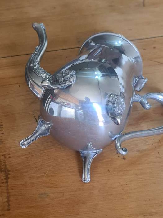 Six Cup Silver Plated teapot.
