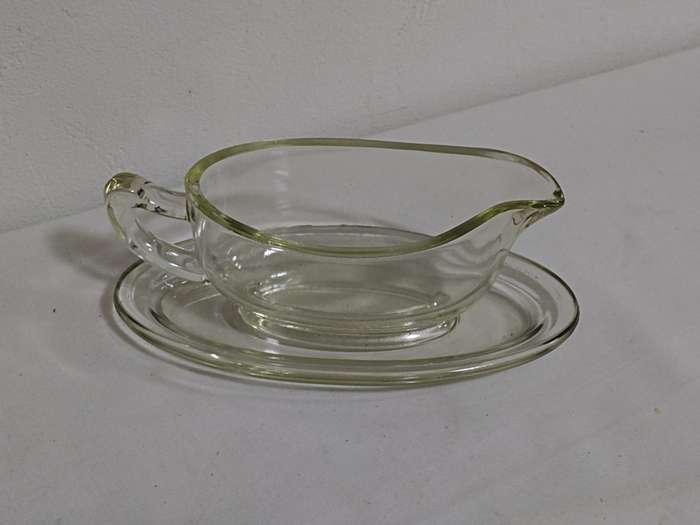 Pyrex Sauce boat and saucer