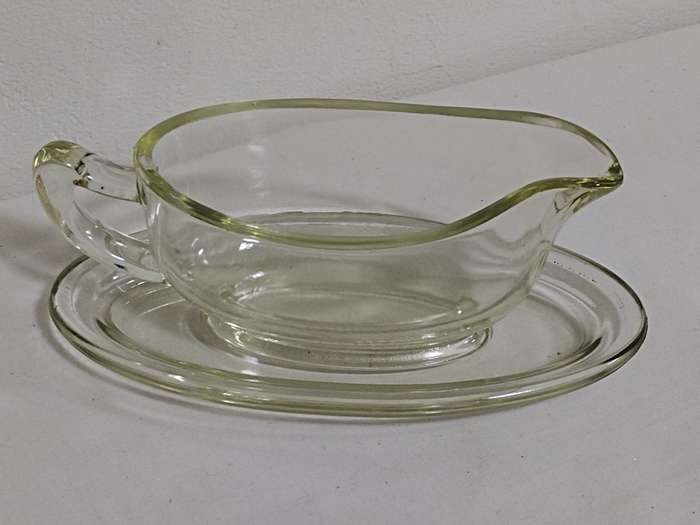 Pyrex Sauce boat and saucer