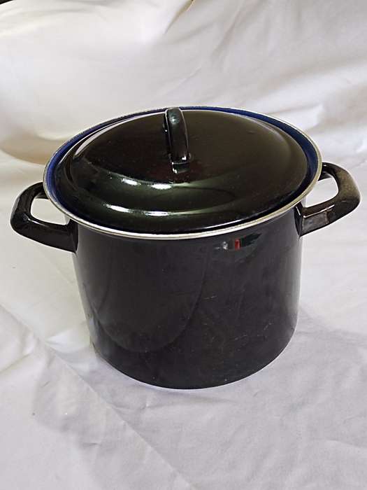 Black Enamel Pot