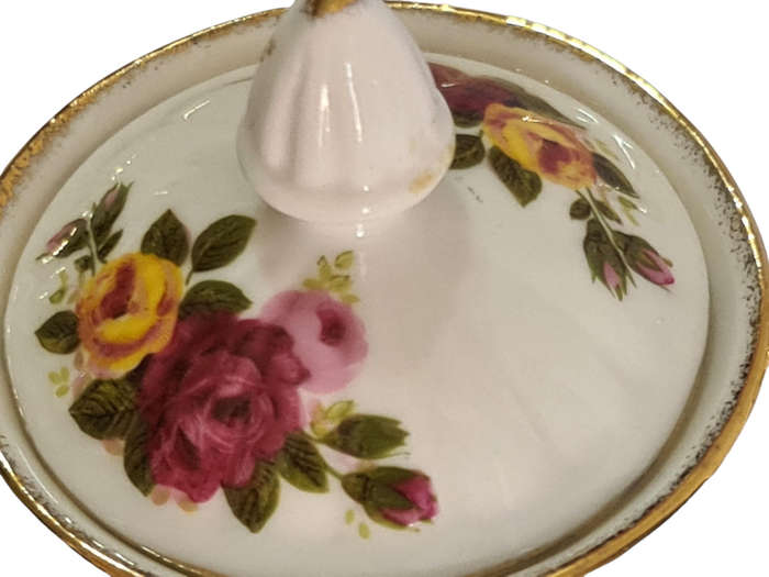 Fine Bone China "Cottage Rose" Made in Taiwan  sugar Bowl with lid