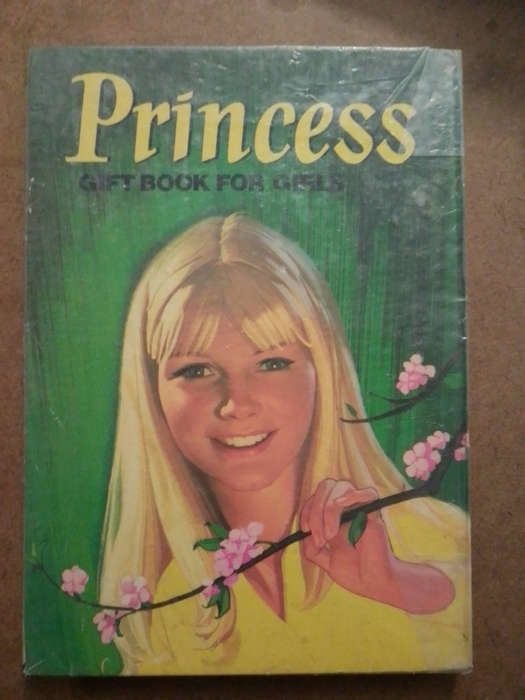 Princess - gift book for girls - Rare vintage 1971