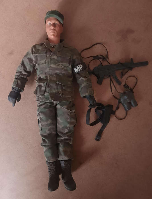 Vintage 1996 GI Joe US army Action Figure + accessories  ( world peacekeepers )