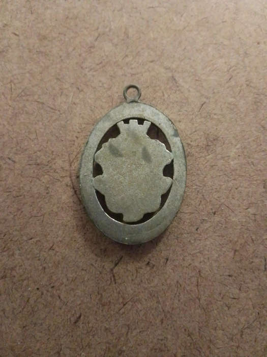 Medallion pendant