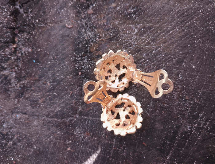 Vintage clip on earrings - gold toned