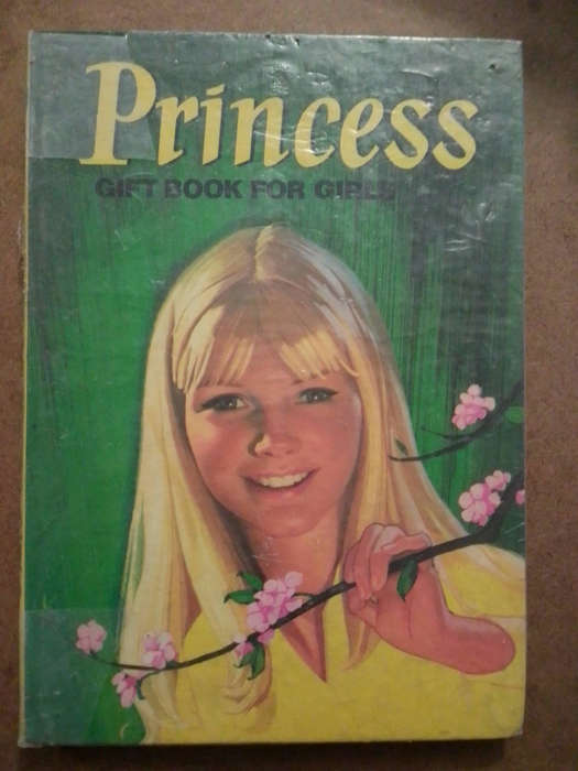 Princess - gift book for girls - Rare vintage 1971