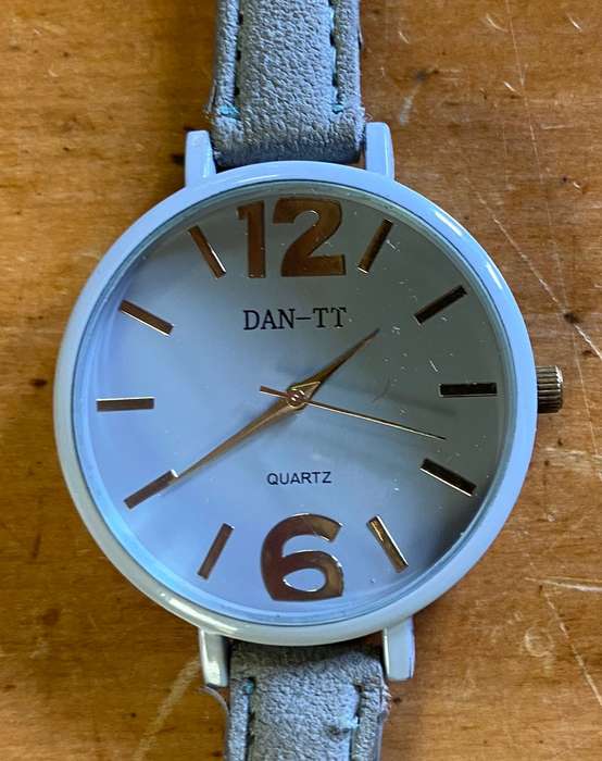 DAN-TT WRIST WATCH - LADIES / MENS Wristwatch - GREY STRAP - QUARTZ - NEW BATTERY!