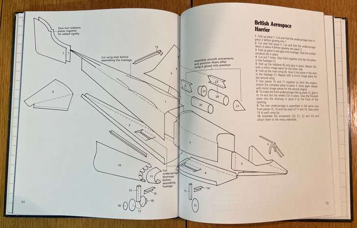 MAKING PAPER WARPLANES - DAVID HAWCOCK - 1st EDITION 1989 - DAVID & CHARLES LONDON.