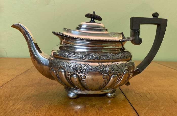 SILVER PLATED TEAPOT SHEFFIELD, ENGLAND  CHARLES HENRY HATTERSLEY  SCARCE  1844 - 1915.