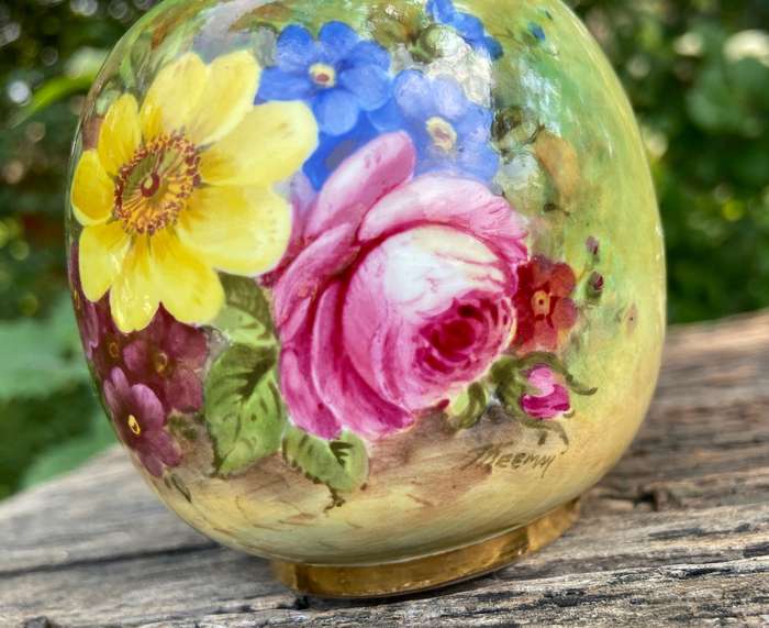 Royal Worcester Bulbous Vase - England - Roses Flower Floral - John Freeman 1935 - 2491