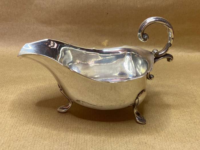 GRAVY / SAUCE BOAT STERLING SILVER BIRMINGHAM ENGLAND WILLIAM ADAMS  1911/2 115.5g Read notes.......