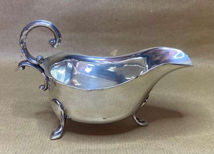 GRAVY / SAUCE BOAT STERLING SILVER BIRMINGHAM ENGLAND WILLIAM ADAMS  1911/2 115.5g Read notes.......