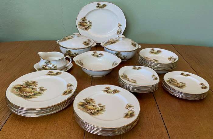 ALFRED MEAKIN "THE HAYRIDE" DINNER SERVICE - 38 PIECES - 6 PLACE - STUNNING!! TUREENS - PLATTER etc.