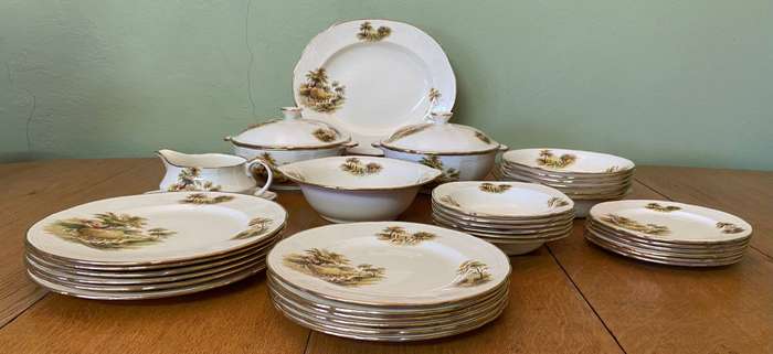 ALFRED MEAKIN "THE HAYRIDE" DINNER SERVICE - 38 PIECES - 6 PLACE - STUNNING!! TUREENS - PLATTER etc.