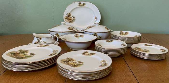 ALFRED MEAKIN "THE HAYRIDE" DINNER SERVICE - 38 PIECES - 6 PLACE - STUNNING!! TUREENS - PLATTER etc.