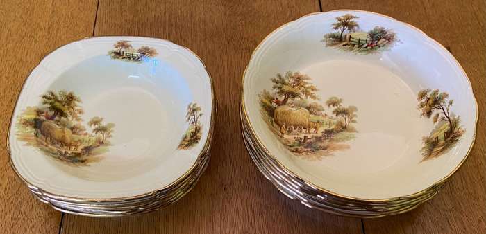 ALFRED MEAKIN "THE HAYRIDE" DINNER SERVICE - 38 PIECES - 6 PLACE - STUNNING!! TUREENS - PLATTER etc.