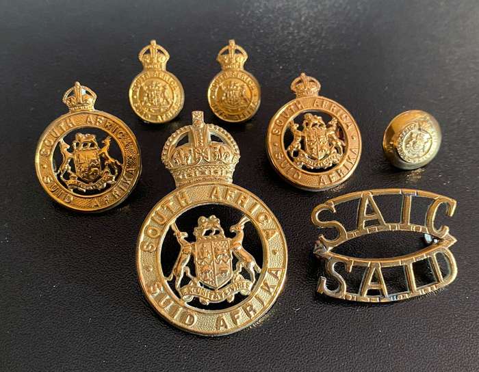 INSTRUCTIONAL CORPS CAP,COLLARS AND MESS DRESS COLLARS-WORN 1922-1952-SOLD WITH ONE COLLAR AND 1 BUT
