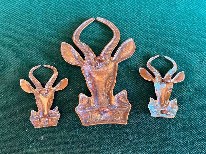 SA INFANTRY CAP AND COLLARS WITH LUGS-WORN POST 1953-GILT