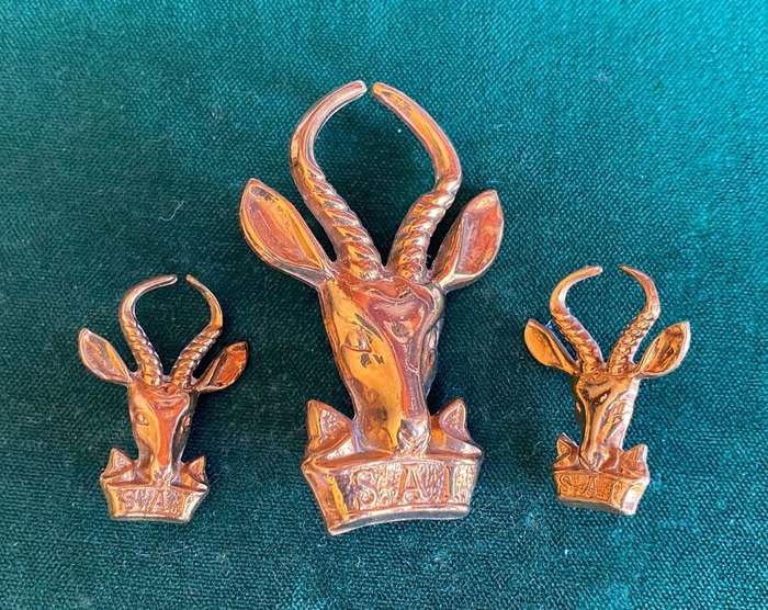 SA INFANTRY CAP AND COLLARS WITH LUGS-WORN POST 1953-GILT
