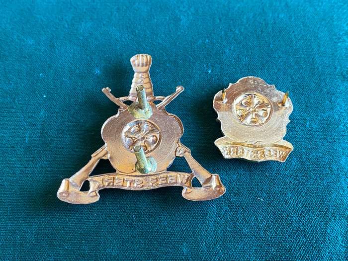 REGIMENT EAST RAND,BI-METAL CAP AND COLLAR-WORN FROM 1962-APPROVED IN 1960-LUGS +PINS INTACT