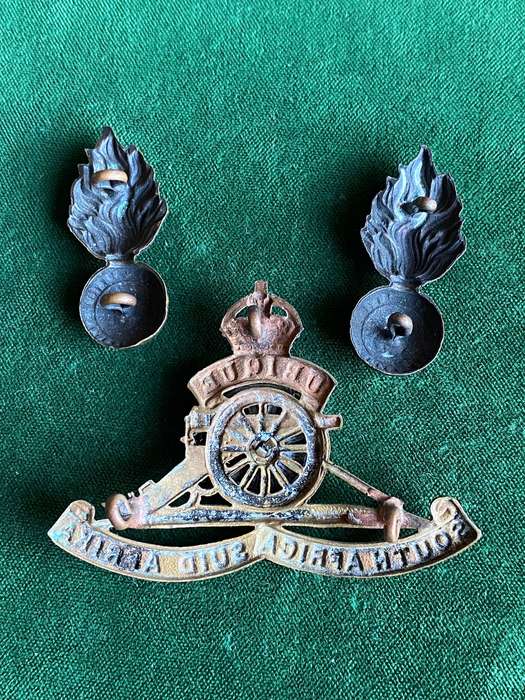 SA ARTILLERY BRONZE CAP AND COLLARS-WORN BY OFFICERS AND WO'S-1937-1959-LUGS INTACT