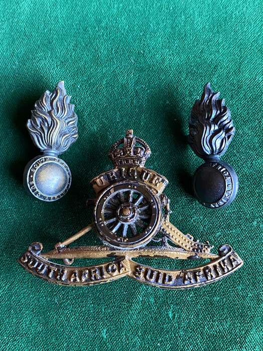 SA ARTILLERY BRONZE CAP AND COLLARS-WORN BY OFFICERS AND WO'S-1937-1959-LUGS INTACT