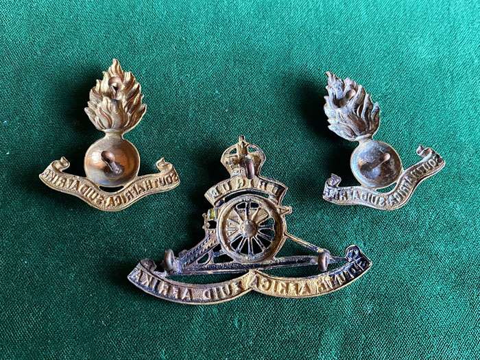 SA ARTILLERY CAP AND COLLARS WW2 STRIKING-LUGS COMPLETE