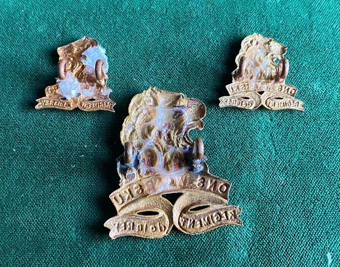 REGIMENT DE LA REY,GILDING METAL CAP AND COLLARS(LIONS MOUTH CLOSED)WORN 1934-1964