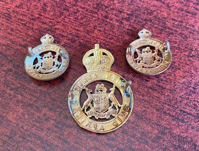 SA INSTRUCTIONAL CORPS-GILDING METAL CAP AND COLLARS-WORN PRE 1952-LUGS COMPLETE