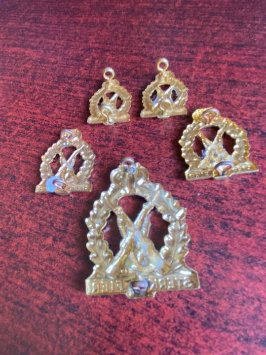 REGT. TOBIE MULLER CAP,COLLARS AND MESS DRESS COLLARS-WORN 1956-1963-LUGS INTACT-SCARCE