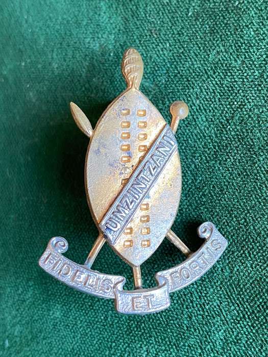 PRINCE ALFREDS GUARD,BI-METAL BERET BADGE-WORN POST 1964- 2 LUGS