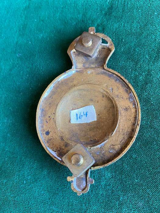 SOUTH AFRICAN MOUNTED RIFLES BRASS MARTINGALE BADGE-WORN 1913-1926-2X LUGS-MEASURES 90X55MM