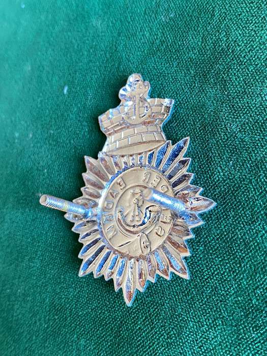 CAPE TOWN RIFLES,CHROME CAP BADGE-WORN POST 1976- 2 LUGS
