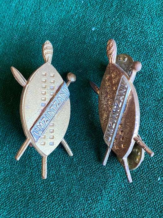PRINCE ALFREDS GUARD BI/METAL COLLAR BADGE PAIR-WORN POST 1902-LUGS + PINS INTACT