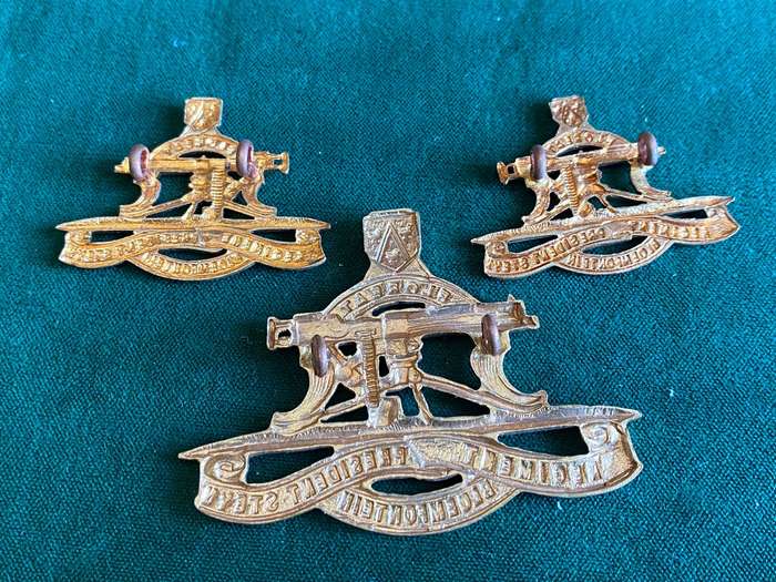 REGT. PRESIDENT STEYN GILDING METAL CAP AND COLLARS-WORN 1935-1964-LUGS INTACT
