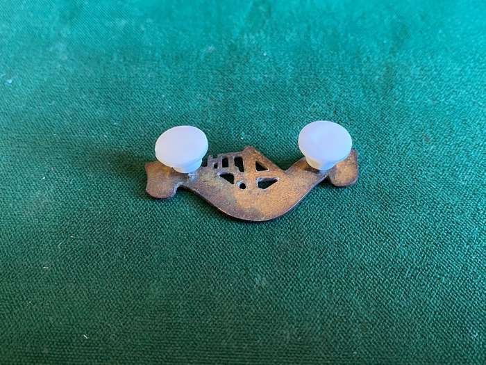 UMVOTI MOUNTED RIFLES (4TH MOUNTED RIFLES) SHOULDER TITLE-WORN 1913-1932- 2 PINS