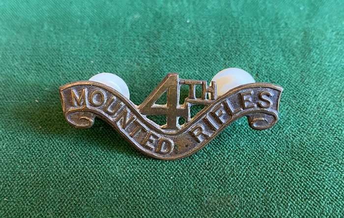 UMVOTI MOUNTED RIFLES (4TH MOUNTED RIFLES) SHOULDER TITLE-WORN 1913-1932- 2 PINS